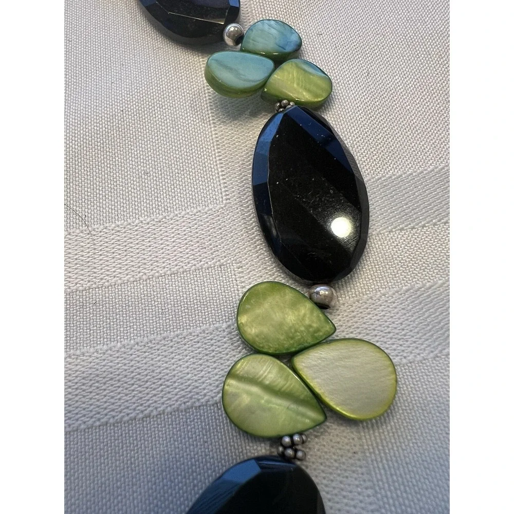 Vintage Beaded Necklace Black and Green jewelry‎